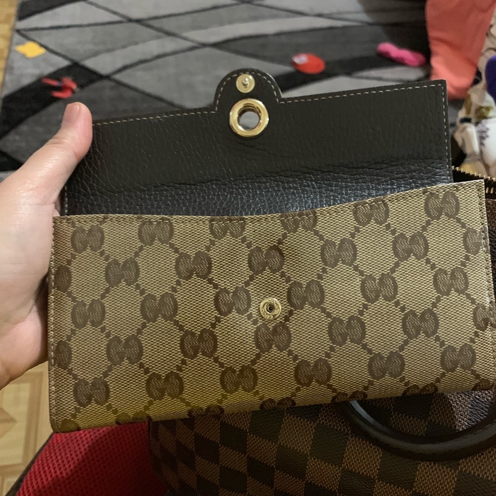 Authentic items - Picture 4 of 5